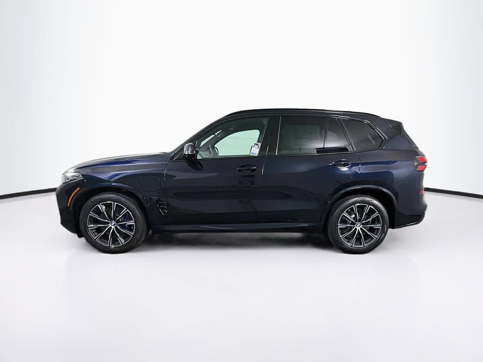 New 2026 BMW X5 xDrive50e w/ M Sport Package AWD/4WD image 4