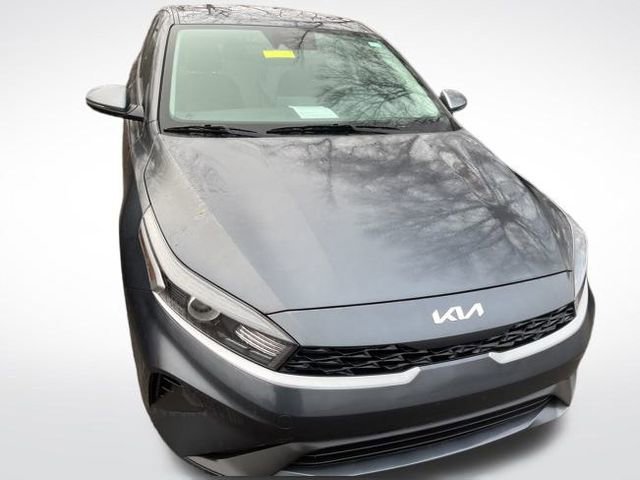 Used 2023 Kia Forte LXS w/ LXS Technology Package image 3