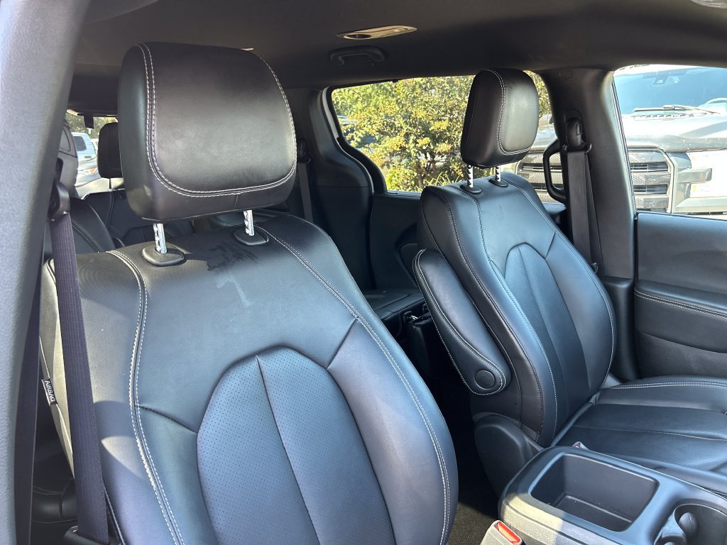 Used 2025 Chrysler Pacifica Select FWD image 15