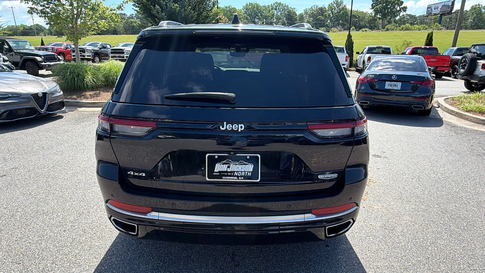 Used 2024 Jeep Grand Cherokee Summit AWD/4WD image 9
