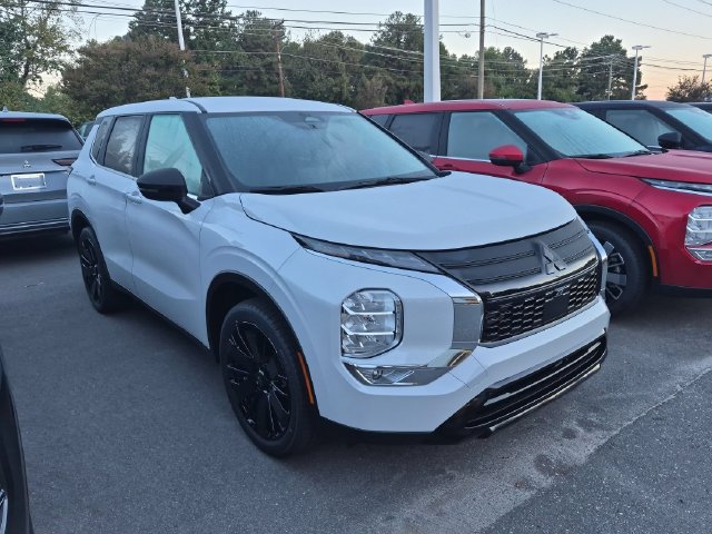 New 2026 Mitsubishi Outlander LE FWD image 2