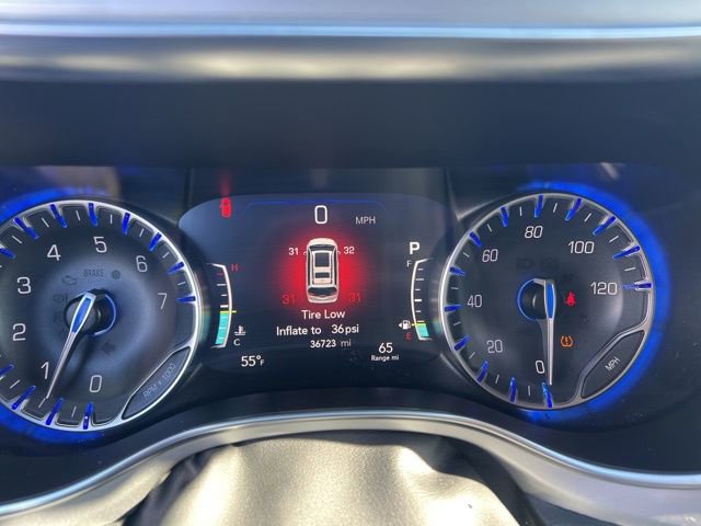 Used 2025 Chrysler Pacifica Limited image 11