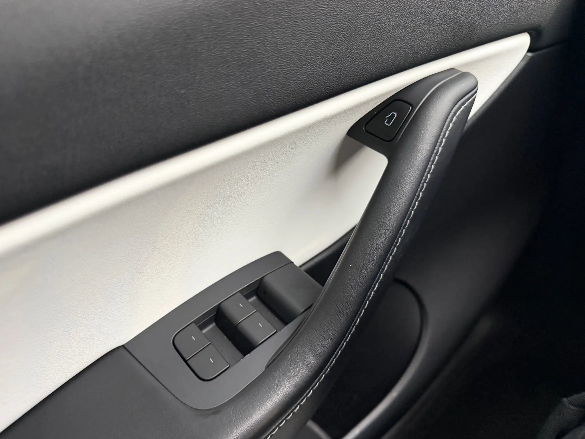 Used 2021 Tesla Model Y Long Range image 40