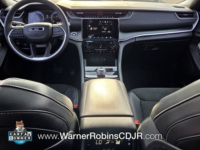 Used 2025 Jeep Grand Cherokee L Altitude AWD/4WD image 9