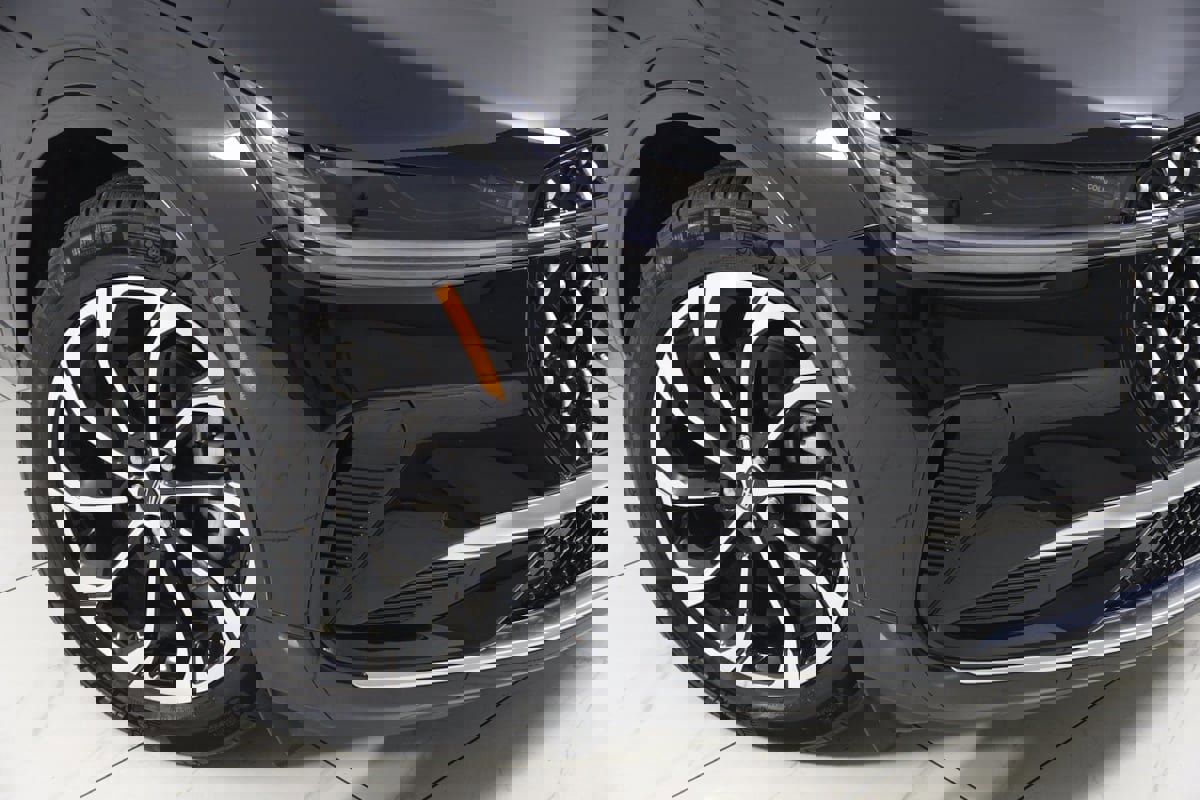 Used 2025 Lincoln Nautilus Reserve AWD/4WD image 19