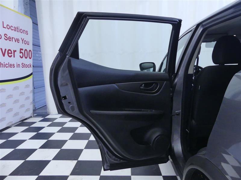 Used 2021 Nissan Rogue Sport S image 25