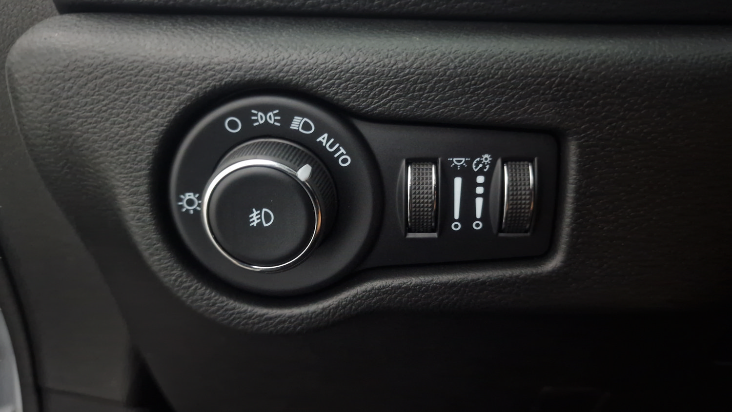 Used 2023 Chrysler Pacifica Pinnacle FWD image 22