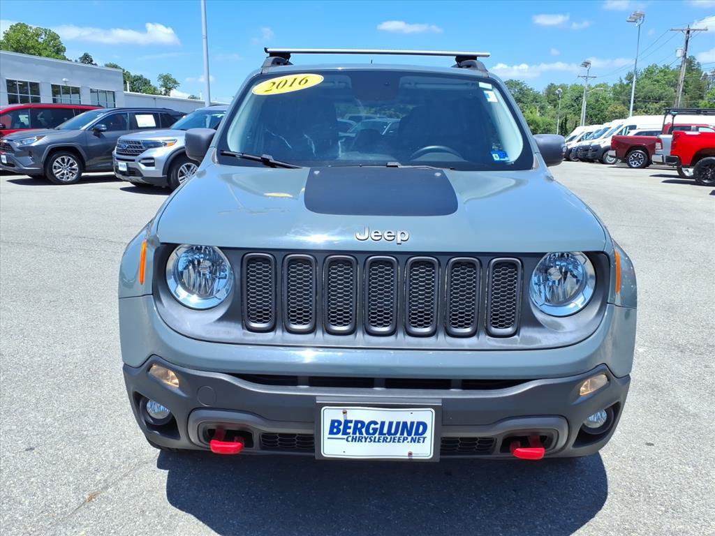 Used 2016 Jeep Renegade Trailhawk w/ Premium Trailhawk Package AWD/4WD image 9