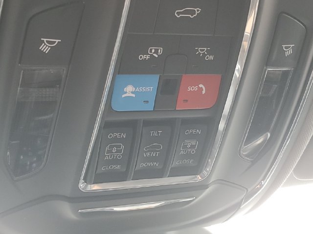 Used 2023 Jeep Grand Cherokee Limited w/ Luxury Tech Group II AWD/4WD image 32