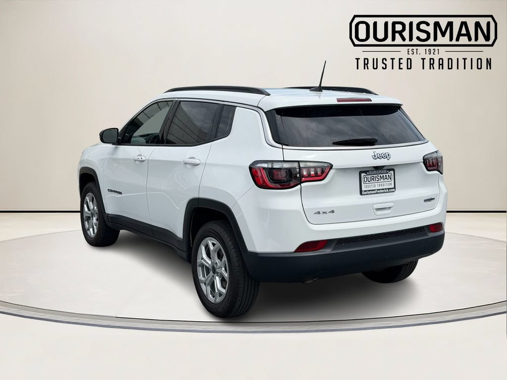 Used 2025 Jeep Compass Latitude w/ Sun & Sound Group AWD/4WD image 6