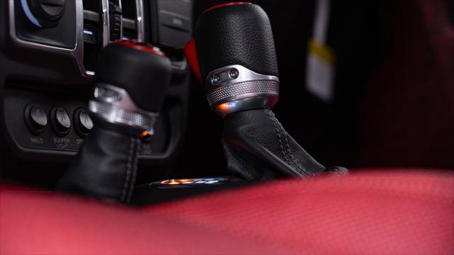 Used 2025 Jeep Gladiator Sport image 40