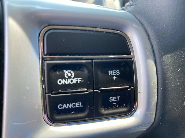 Used 2013 Chrysler Town & Country Touring FWD image 20