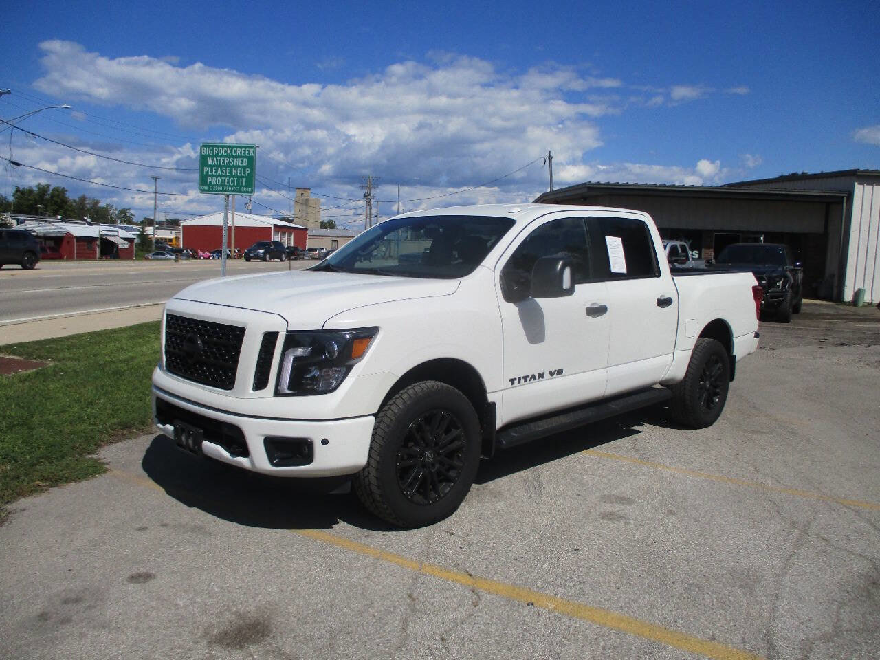 Used 2018 Nissan Titan SL image 1