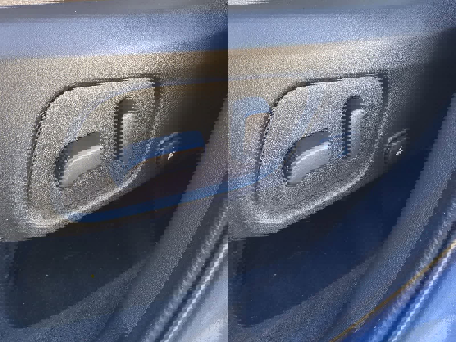 Used 2018 Subaru Forester 2.5i Premium w/ All-Weather Package image 16