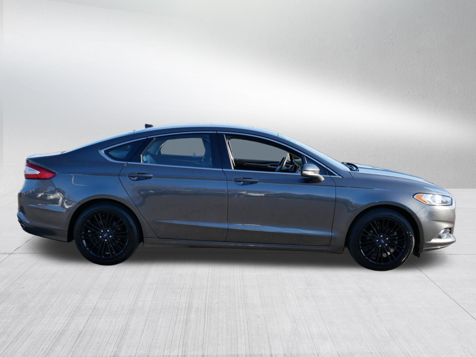 Used 2016 Ford Fusion SE w/ Equipment Group 202A FWD image 8