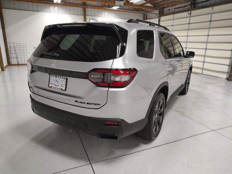New 2026 Honda Pilot Black Edition image 14