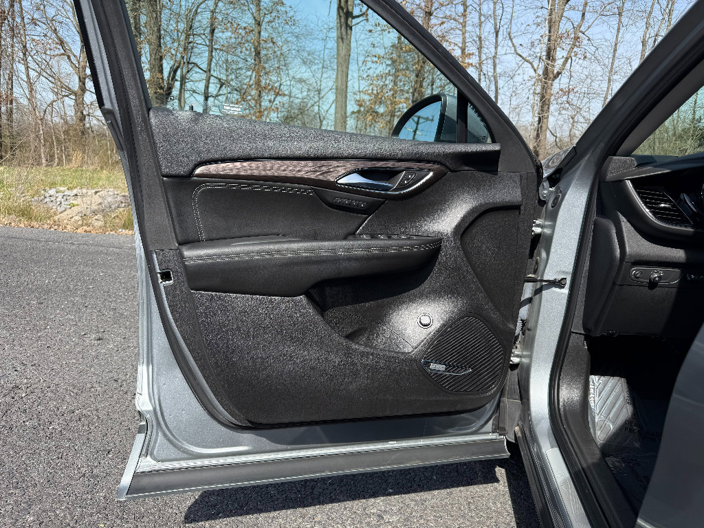 Used 2023 Buick Envision Avenir image 24