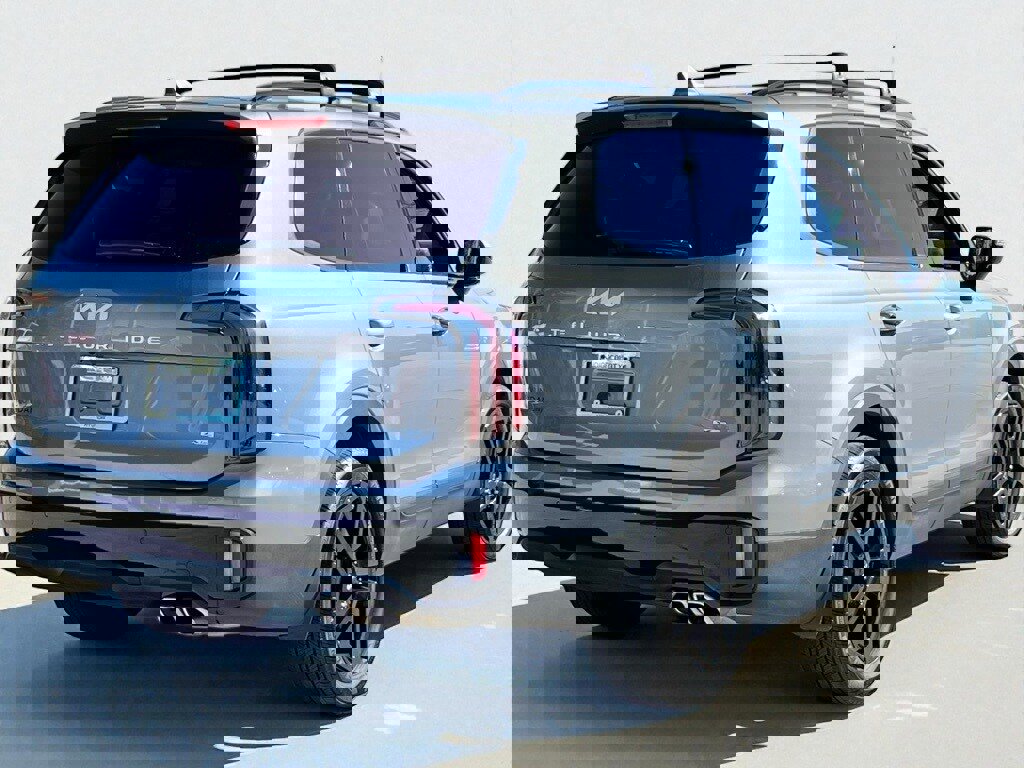 Used 2024 Kia Telluride SX X-Line image 3