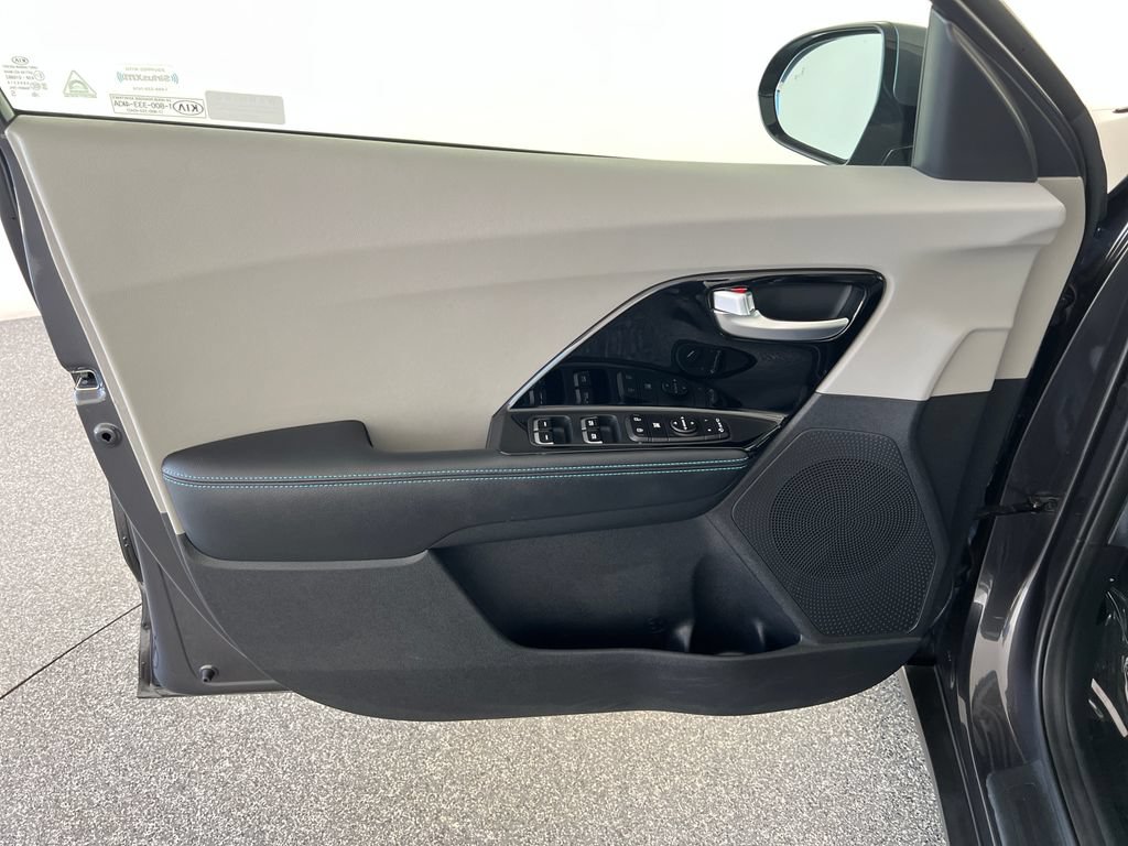 Used 2019 Kia Niro EX FWD image 12