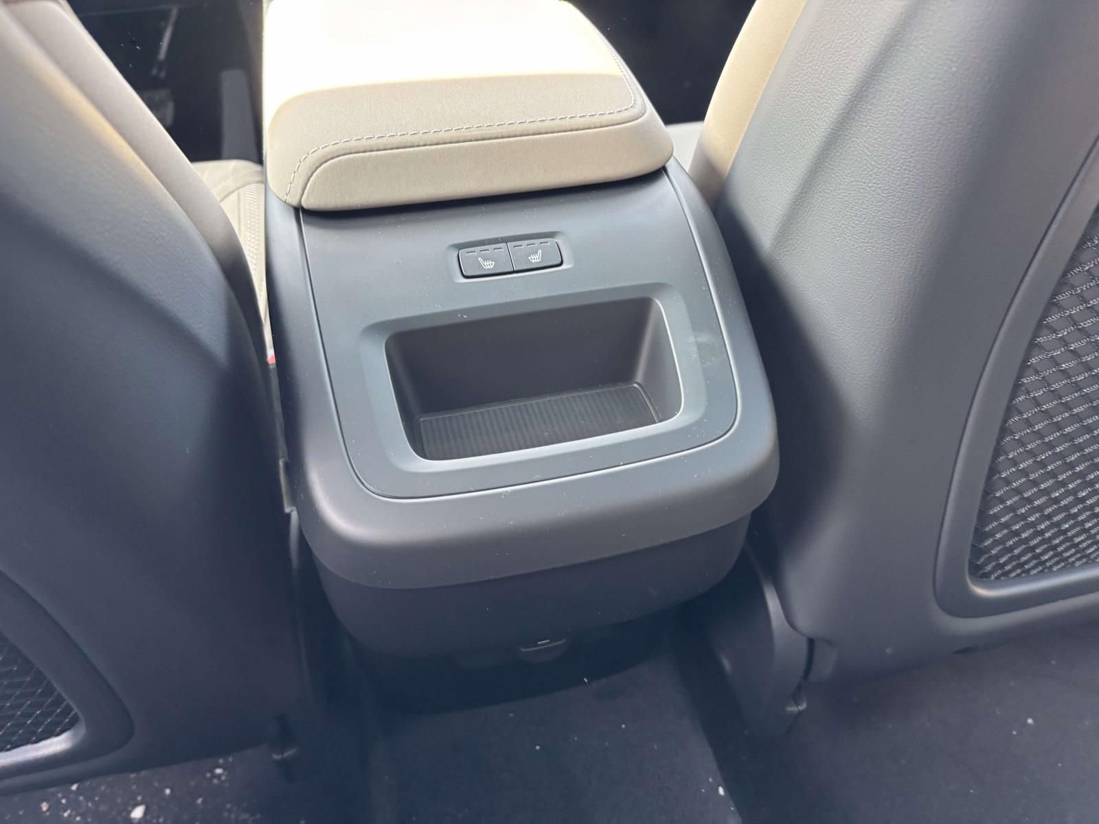 New 2026 Volvo XC60 B5 Plus w/ Protection Package Premier image 29