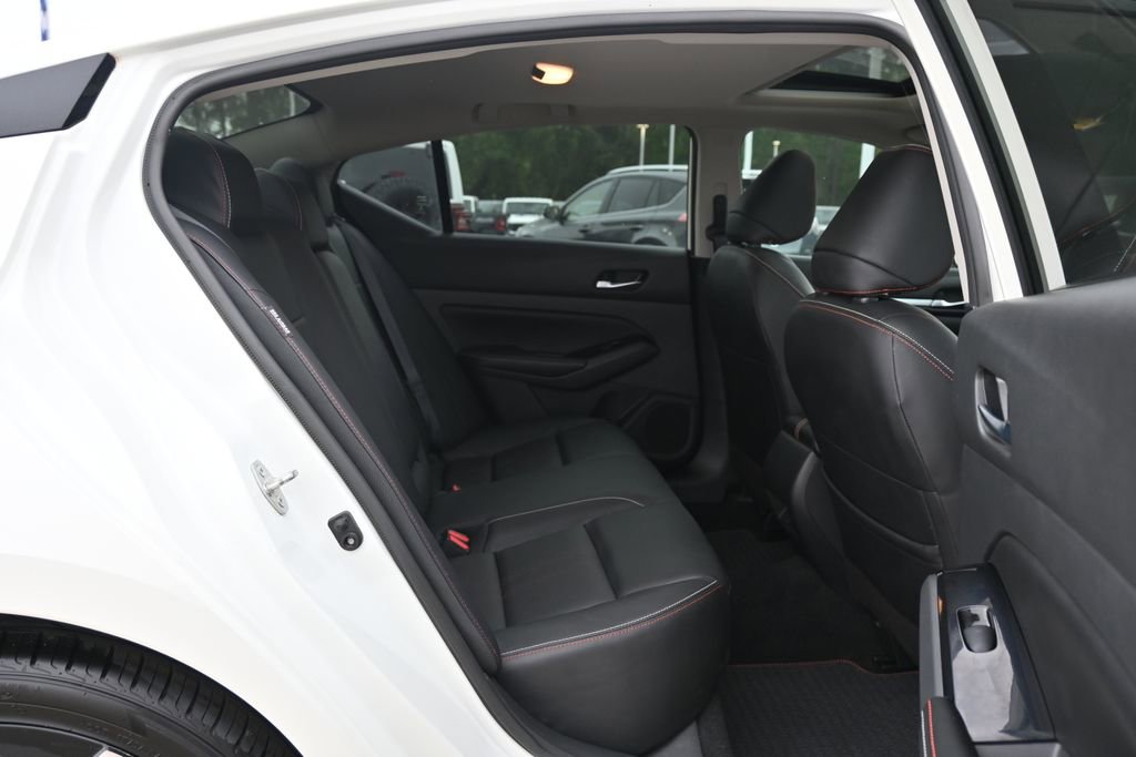 Used 2023 Nissan Altima 2.5 SR w/ SR Premium Package image 22