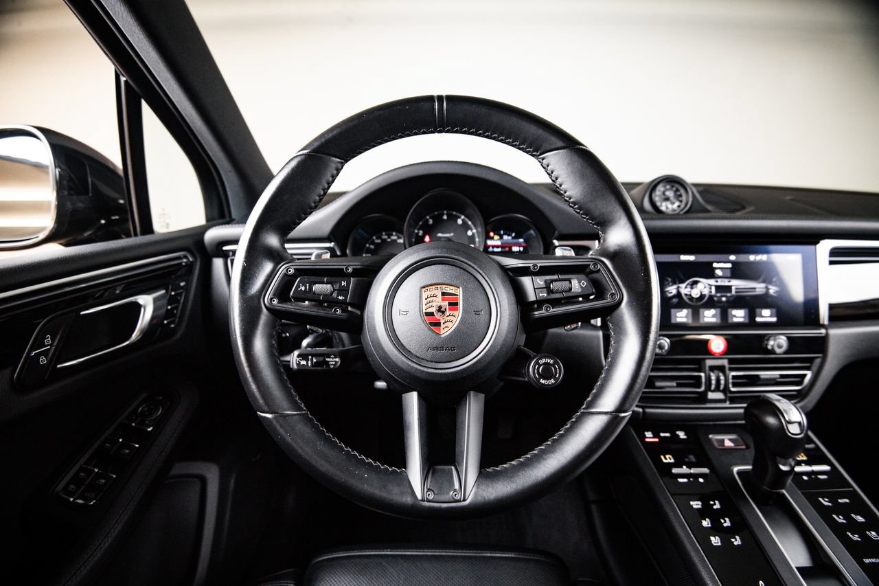 Certified 2024 Porsche Macan AWD/4WD image 26