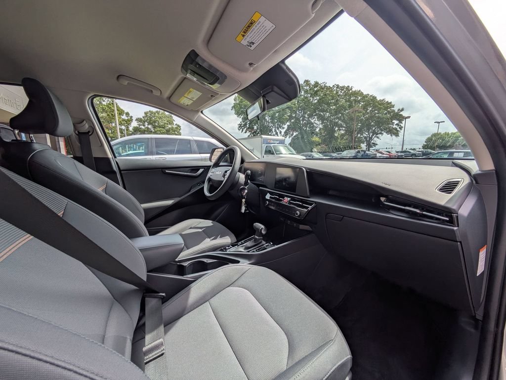 Used 2025 Kia Niro LX FWD image 31