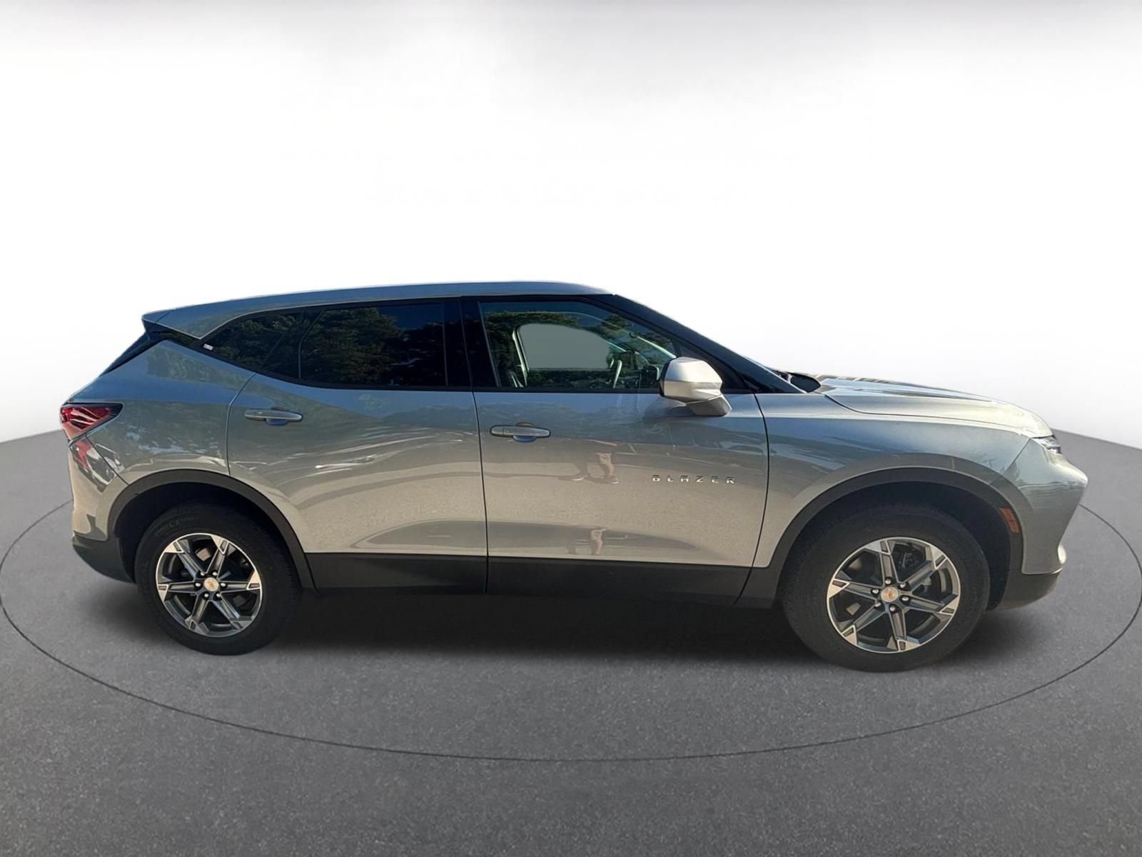 Used 2025 Chevrolet Blazer LT FWD image 8