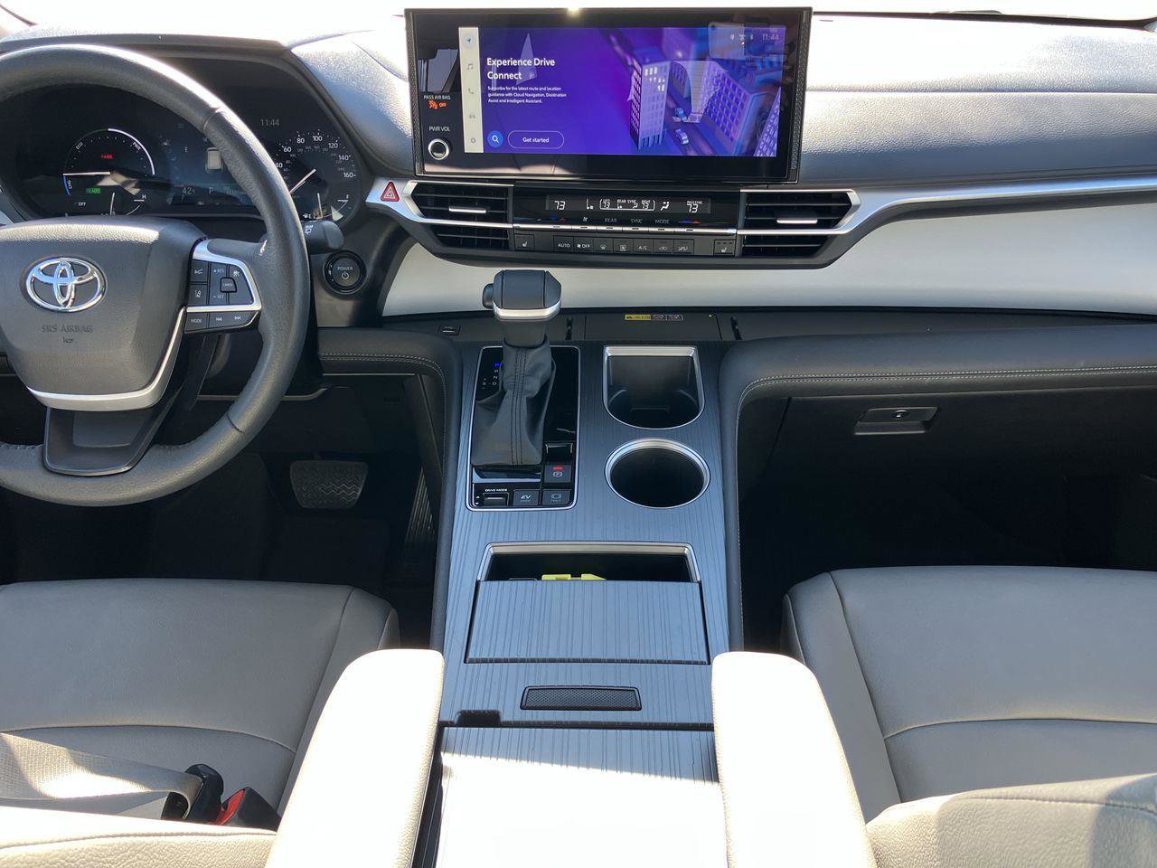 Used 2025 Toyota Sienna XLE image 16