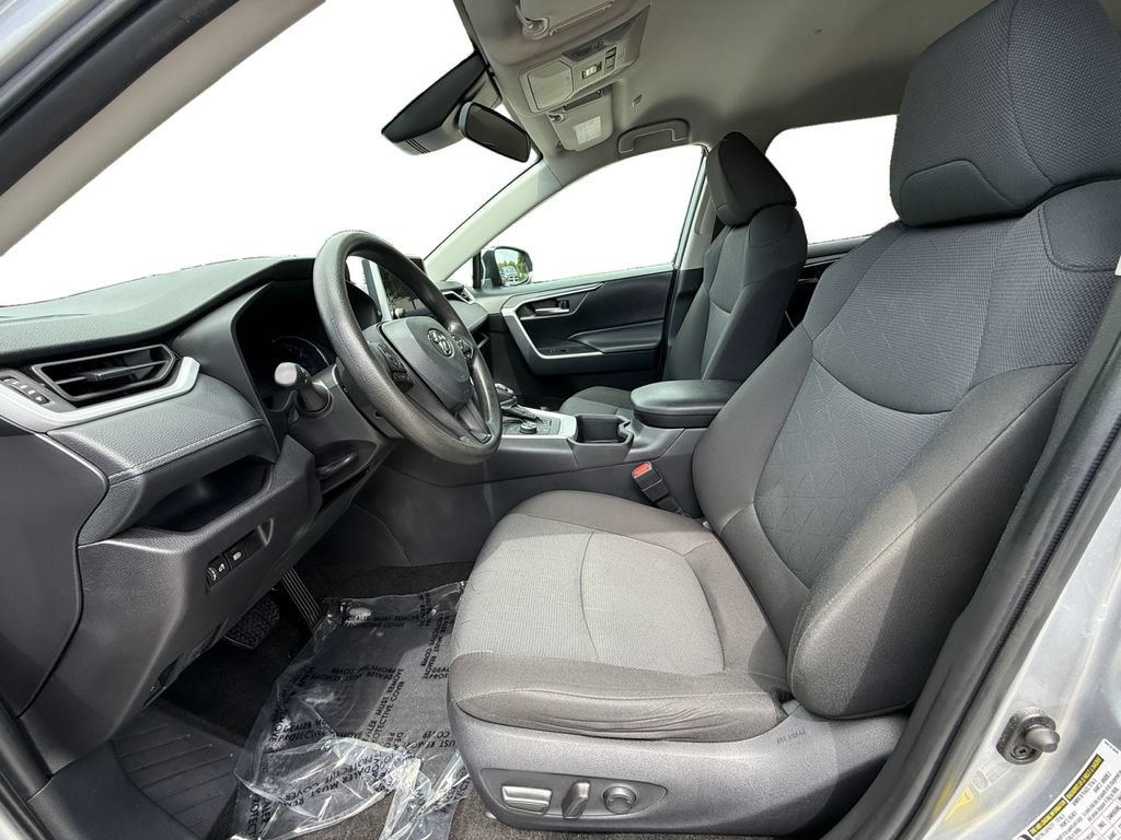 Used 2024 Toyota RAV4 XLE AWD/4WD image 9