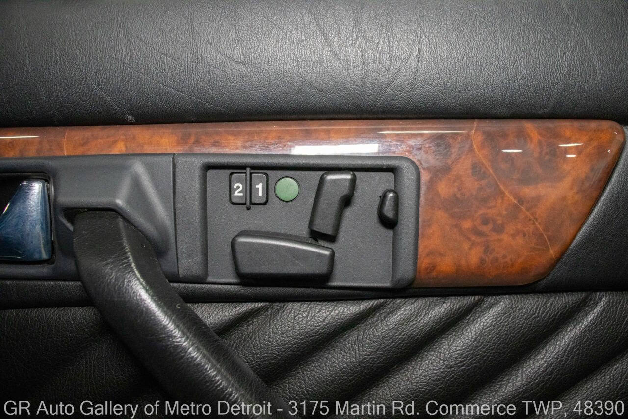 Used 1989 Mercedes-Benz 560 SEL image 40