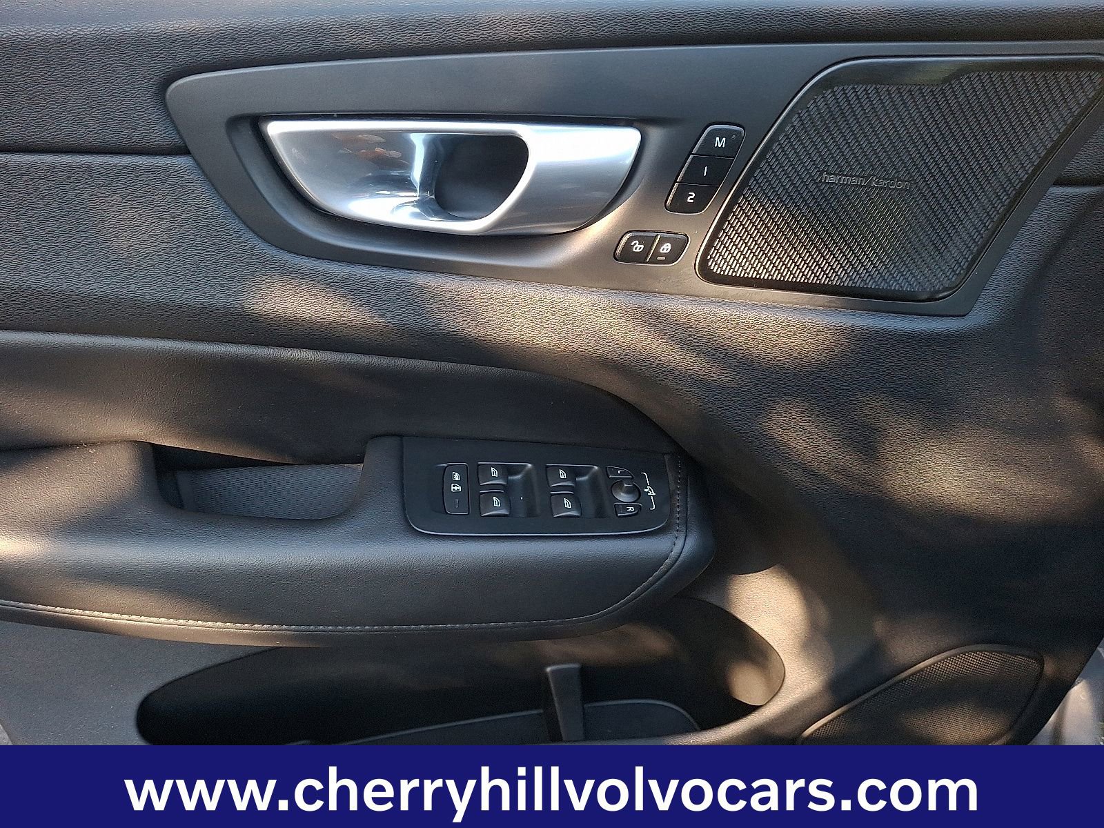 Certified 2024 Volvo XC60 T8 Plus w/ Protection Package Premier image 12