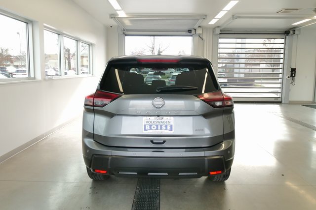 Used 2025 Nissan Rogue SV image 5