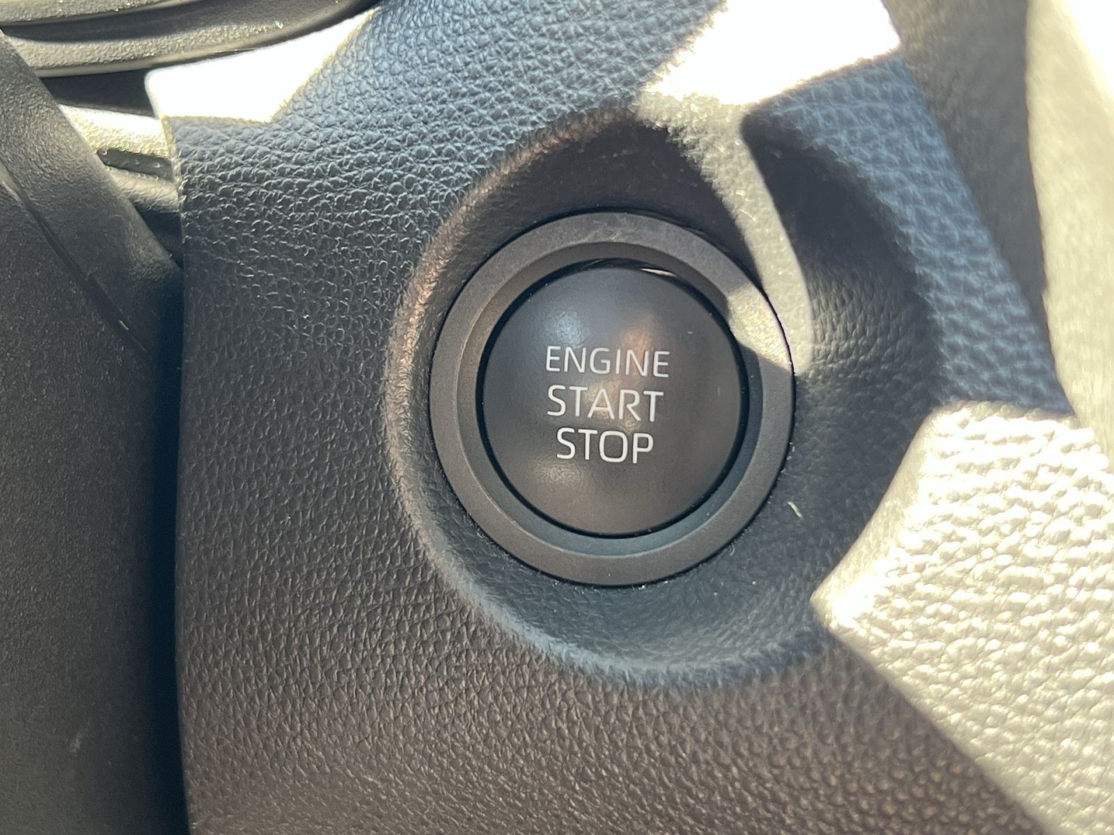 Used 2025 Toyota Corolla Cross LE FWD image 34