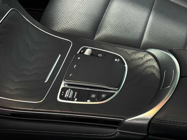 Used 2020 Mercedes-Benz GLC 300 image 27