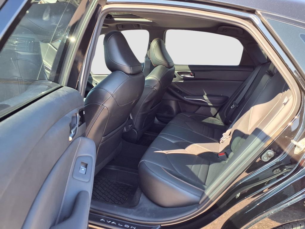 Used 2021 Toyota Avalon XSE image 34