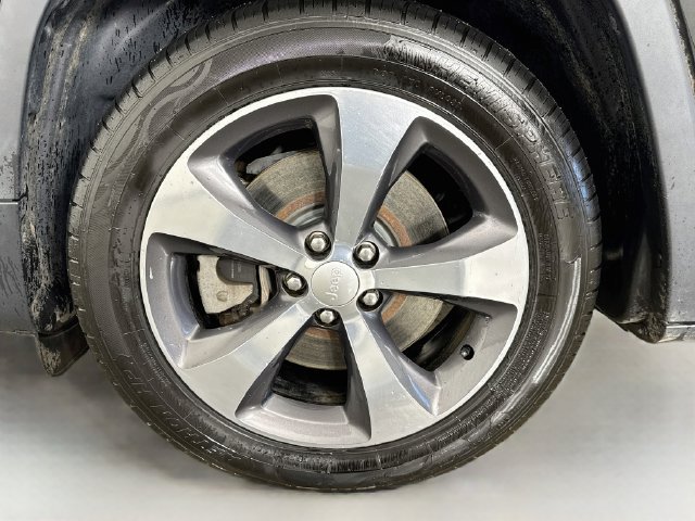 Used 2020 Jeep Cherokee Limited FWD image 35