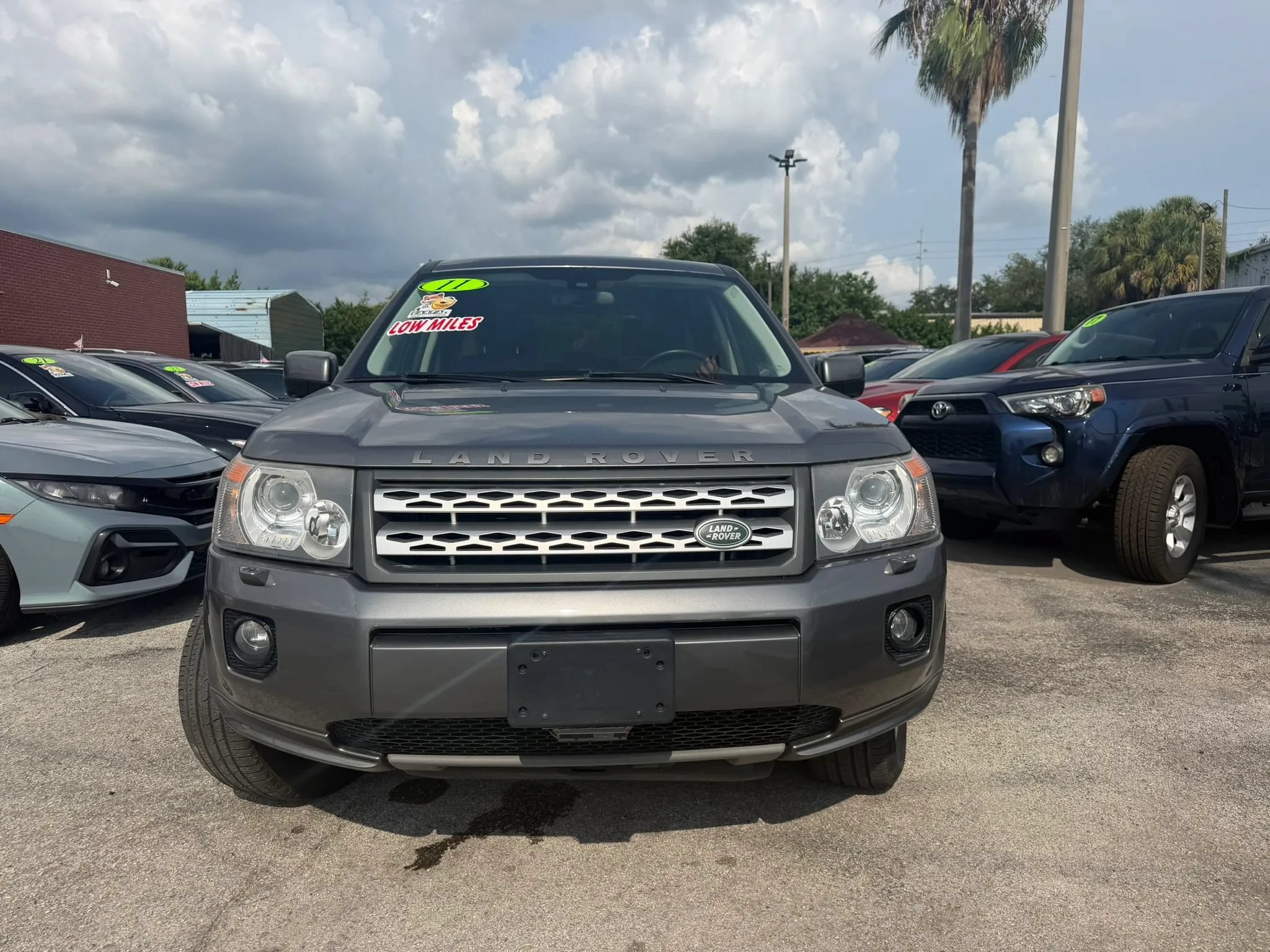 Used 2011 Land Rover LR2 HSE AWD/4WD image 2
