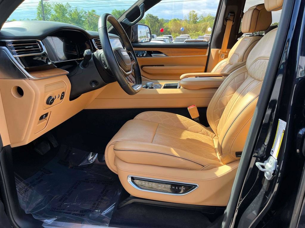 Used 2022 Jeep Grand Wagoneer Series III w/ Rear-Seat Entertainment Group AWD/4WD image 19