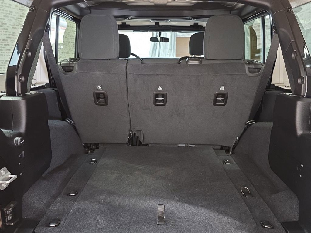 Used 2021 Jeep Wrangler Unlimited Sahara image 12