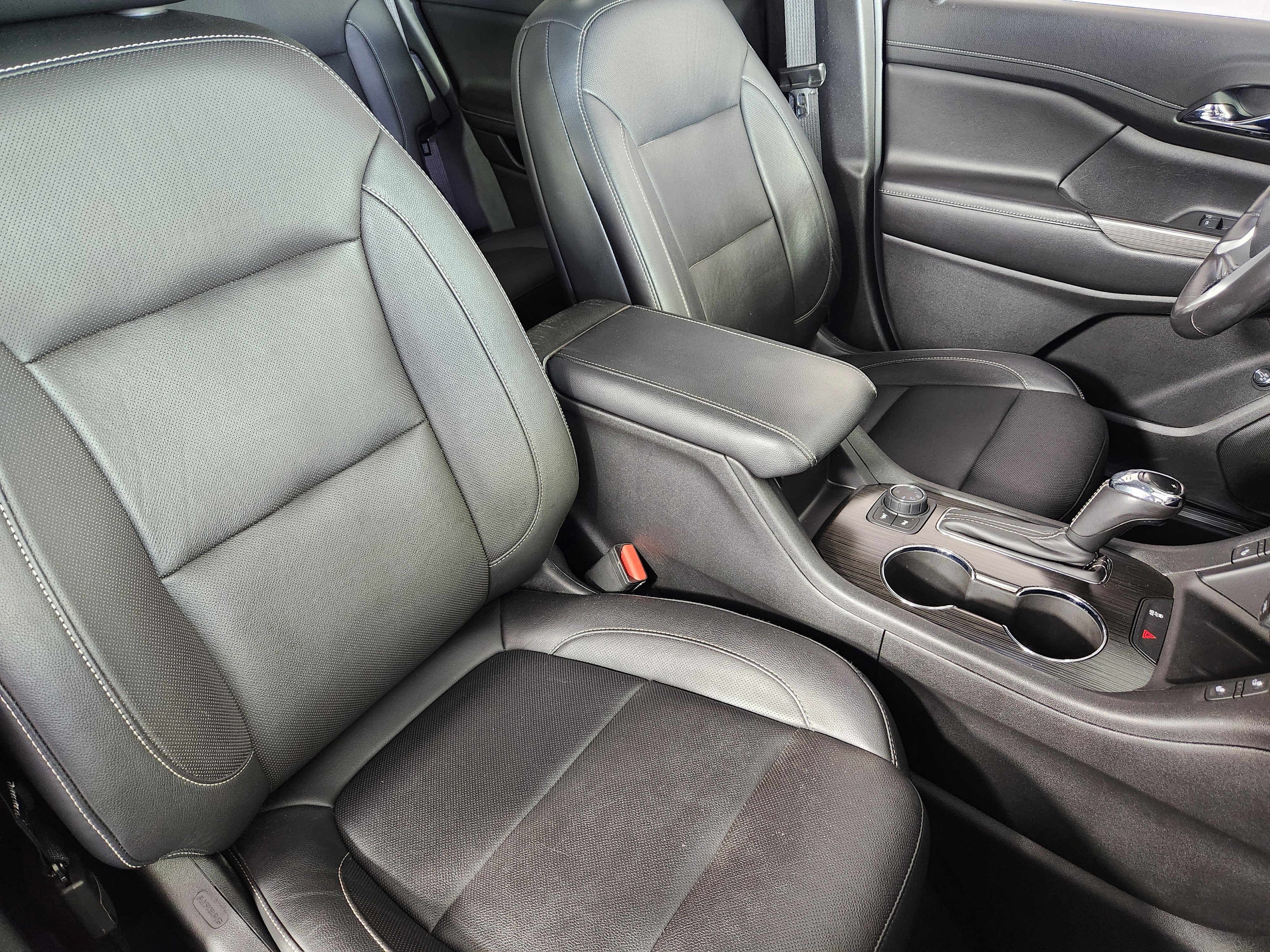 Used 2019 GMC Acadia SLT w/ LPO, Floor Liner Package image 10