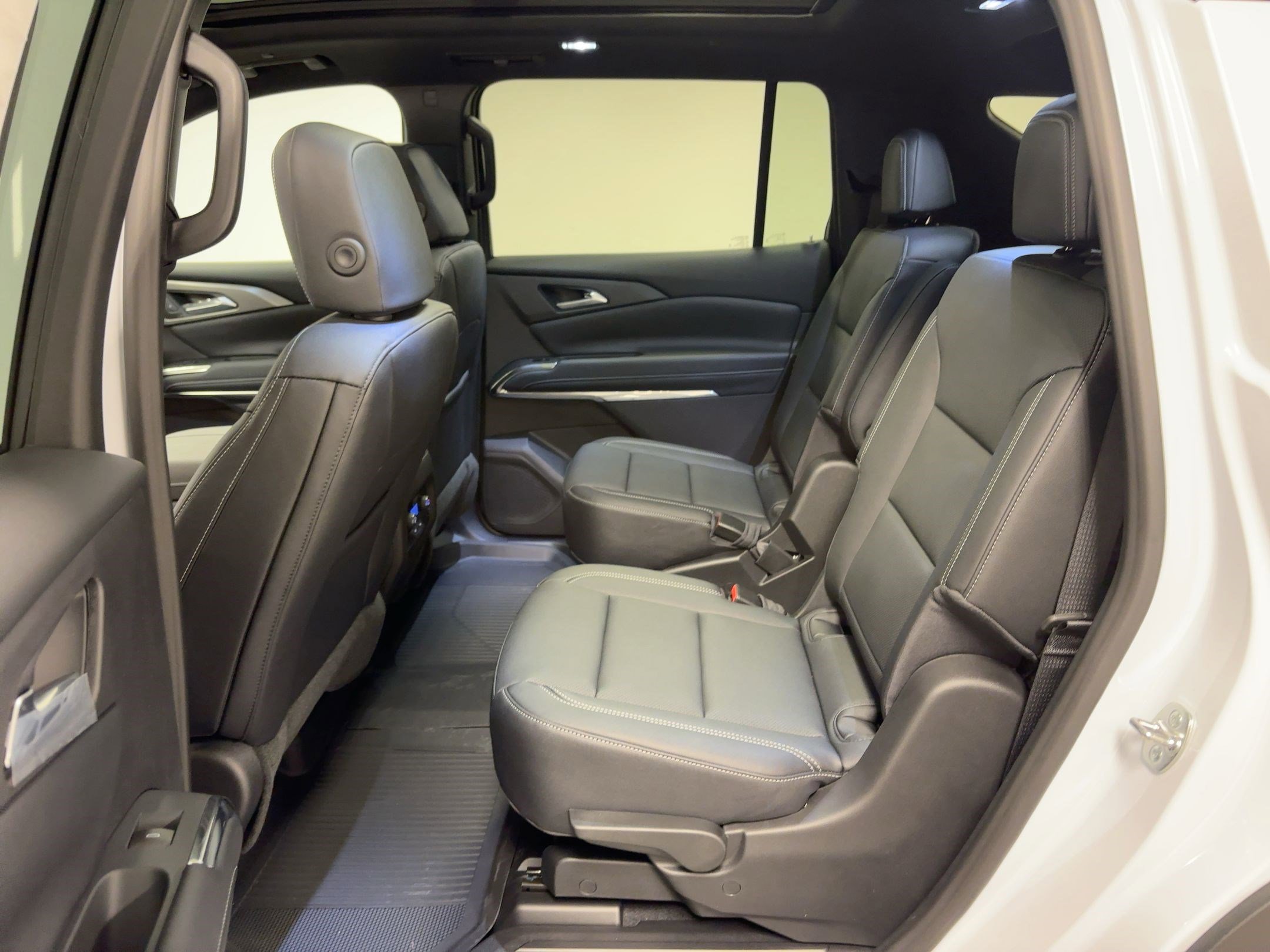 New 2026 Chevrolet Traverse LT w/ Sun and Wheel Package image 12