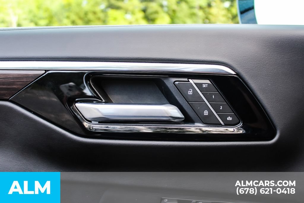 Used 2025 Chevrolet Suburban Z71 AWD/4WD image 41