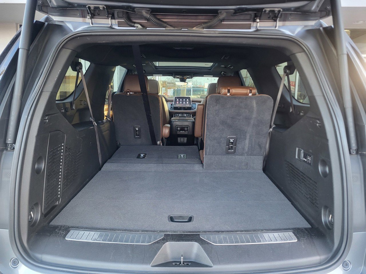 Used 2021 Chevrolet Suburban High Country w/ Premium Package image 29