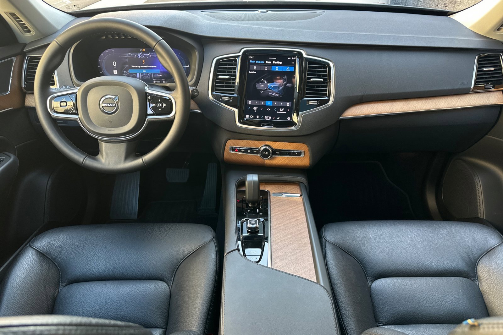 Used 2023 Volvo XC90 T8 Plus w/ Protection Package Premier image 14