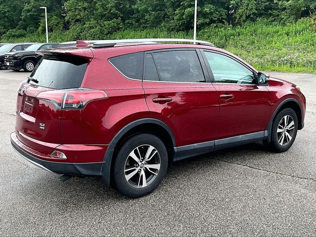 Used 2018 Toyota RAV4 XLE AWD/4WD image 6