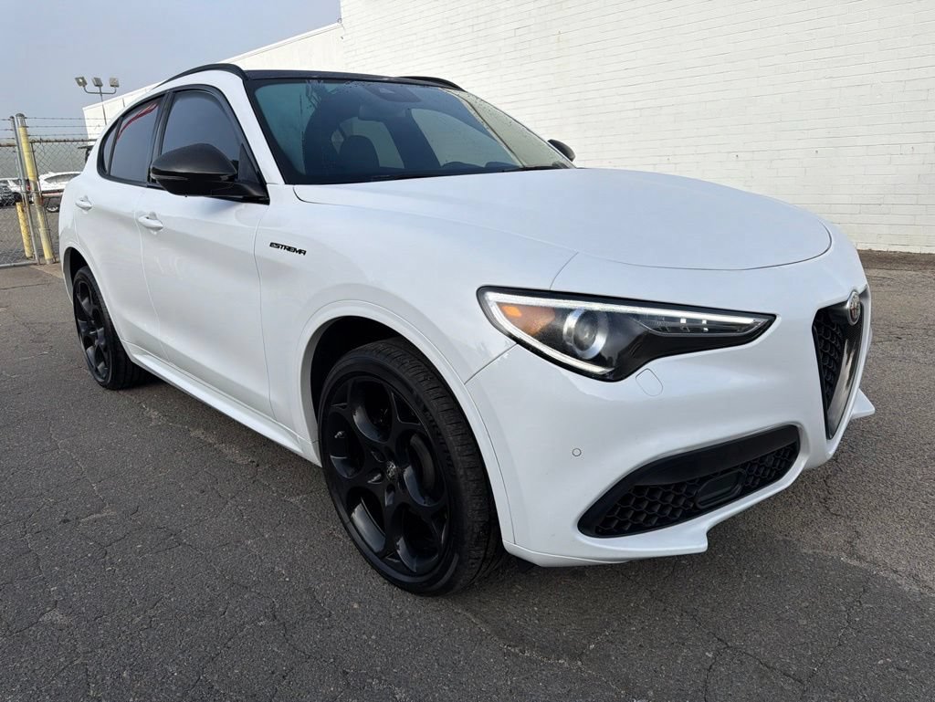 Used 2023 Alfa Romeo Stelvio Estrema AWD/4WD image 8