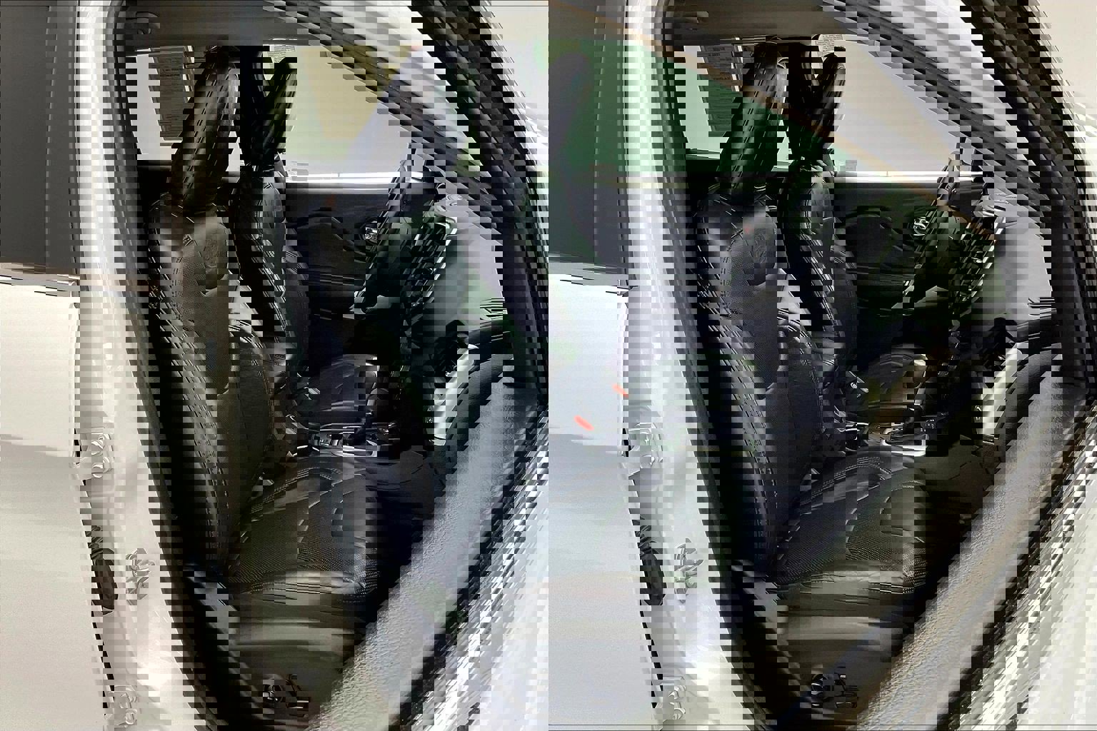 Used 2017 Jeep Cherokee Overland w/ Technology Group image 6