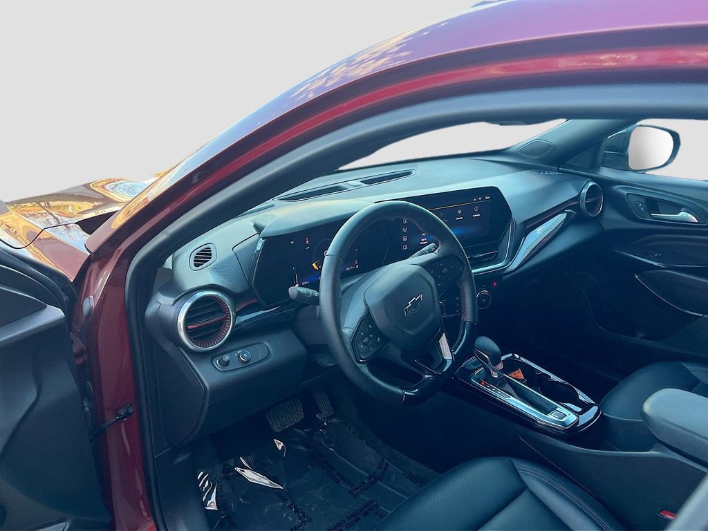 Used 2025 Chevrolet Trax RS w/ Driver Confidence Package FWD image 9