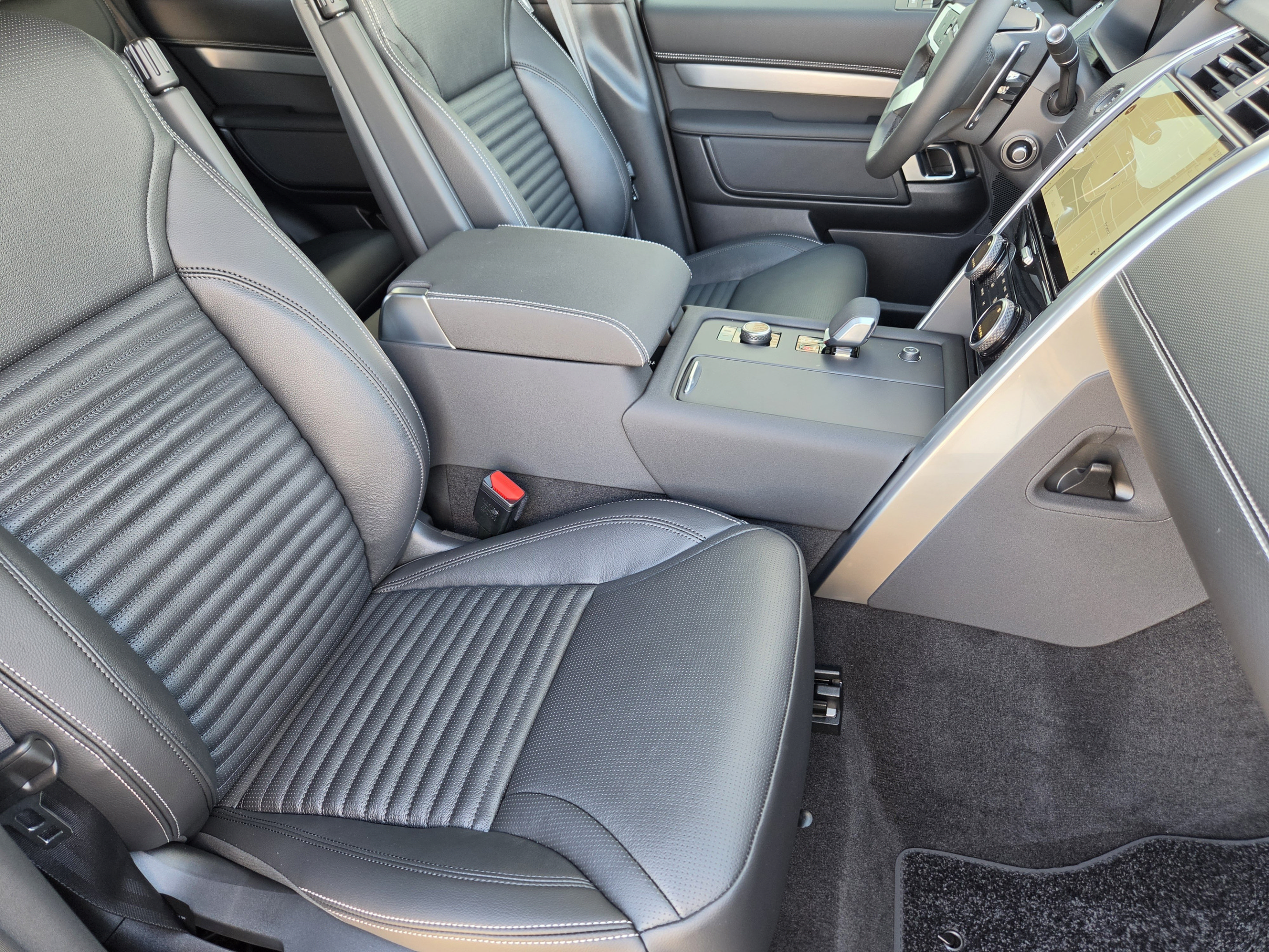 New 2026 Land Rover Discovery Dynamic SE AWD/4WD image 9